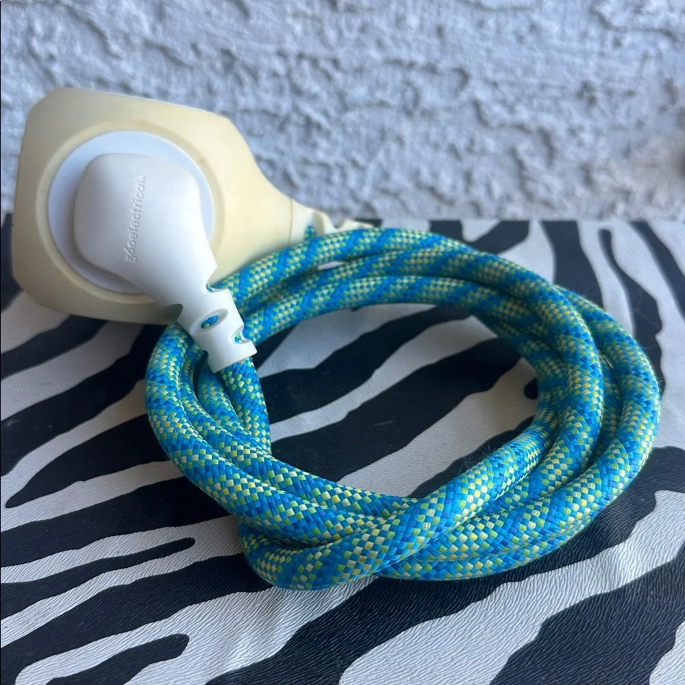 360 Electrical Habitat extension cord with USB ports-used in great condition